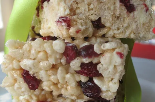 Tranebær og hvit sjokolade Rice Krispies Squares