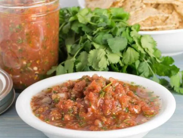 Enkelt rød tomatsalsa