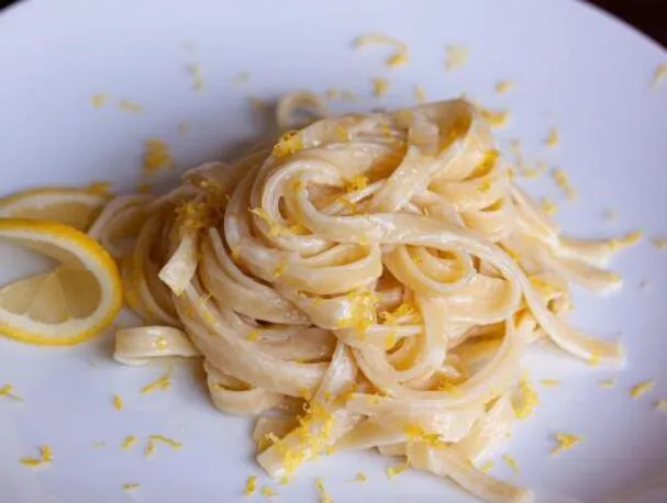 Fettuccine med sitron-mascarpone-saus