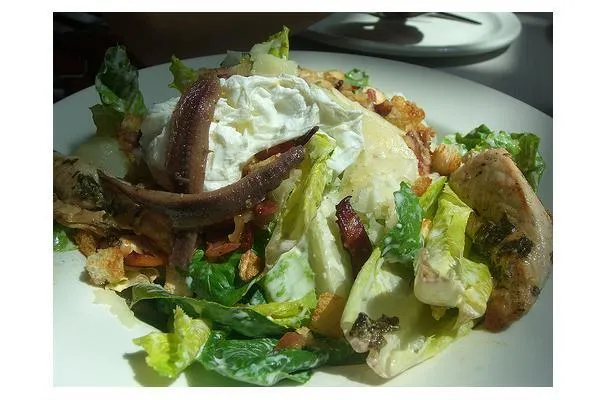 Hvitløkskylling Caesar-salat
