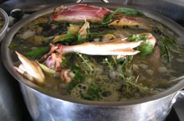 Hjemmelaget fasanbuljong