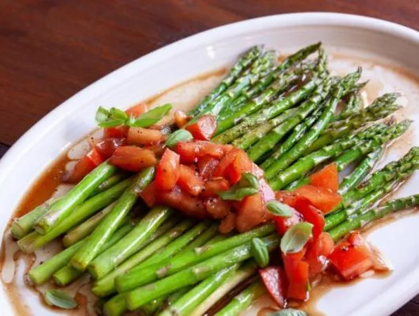 Asparges med balsamicovinaigrette