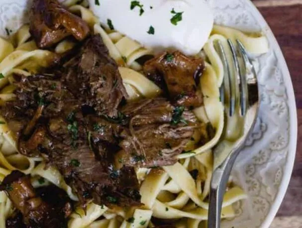INSTANT POT FRANSKE LØKSUPPE BIFF STROGANOFF