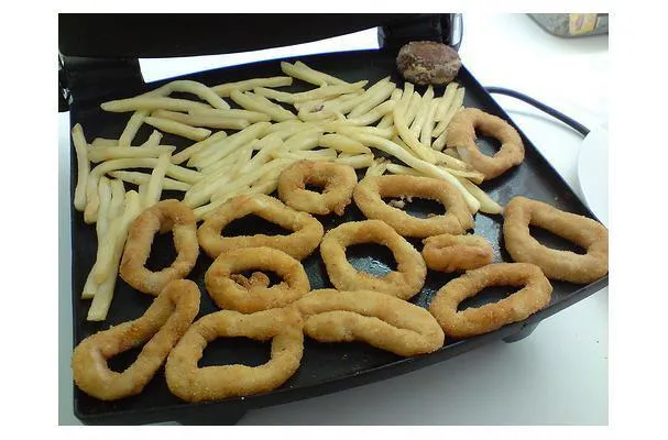 Rester av fransk pommes frites-salat