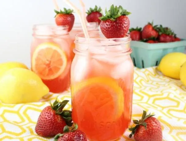 Lastet jordbærlimonade