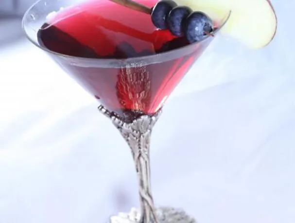 4. juli RASPBERRY, WHITE & BLUEBERRY FARM TO TABLE-cocktail fra Harvest Spirits
