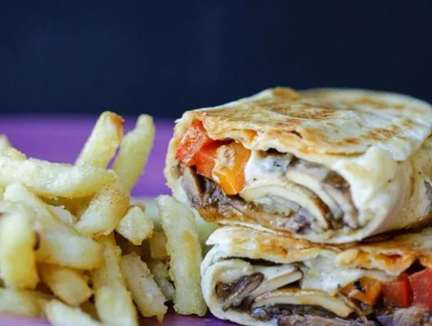 Philly Cheesesteak-ruller fra grillen