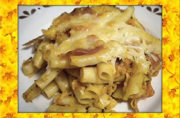 Baket ziti med pølse og pepperoni