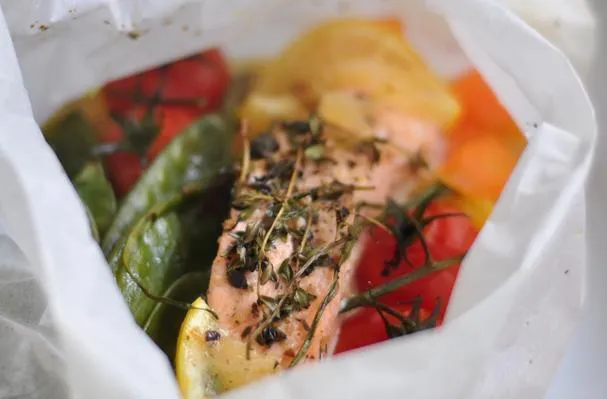 Laks og grønnsaker en papillote