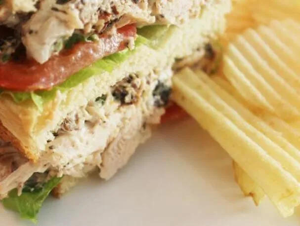 Røykfylt "stekt" kreolsk kalkunsalat