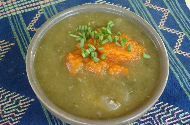 Syresuppe og kjørvelsuppe med gulrot- og myntepuré
