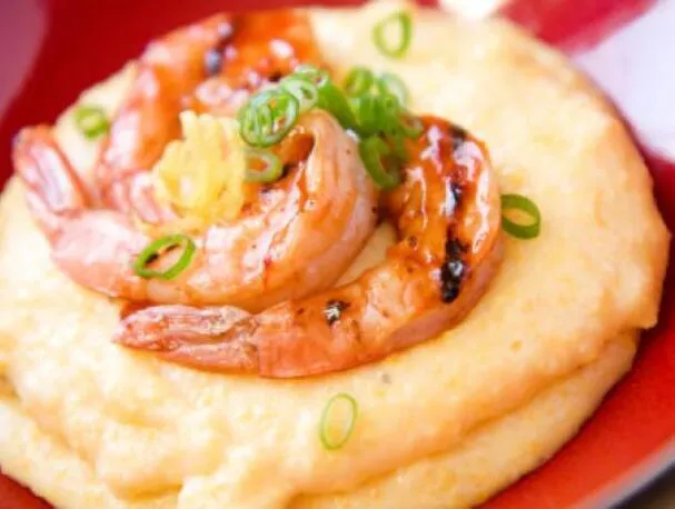 Grillet reke og maisgrøt