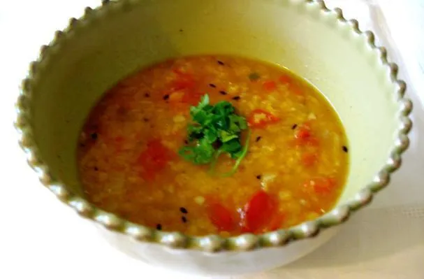 Krydret rød linsesuppe med magisk eliksir