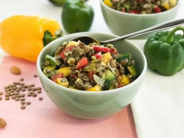 Linse salat med paprika og avokado