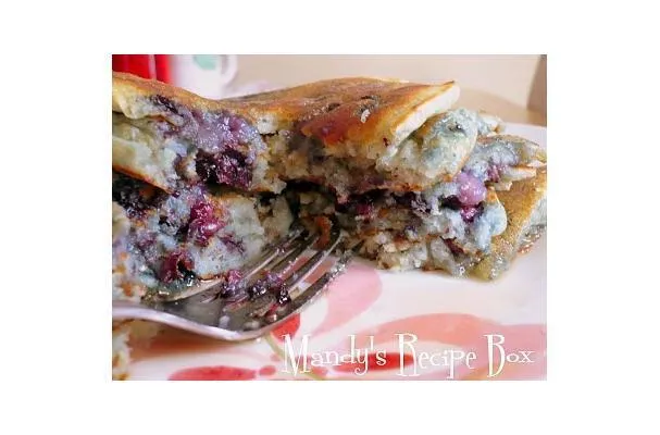 Kjærnemelk-blåbærpannekaker