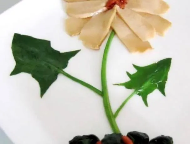 En stilk med øresnegleblomst på morsdagen!