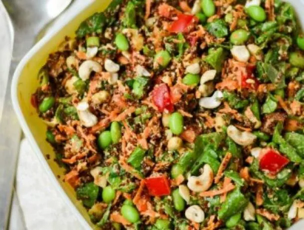 Cashew-sesam quinoa-salat
