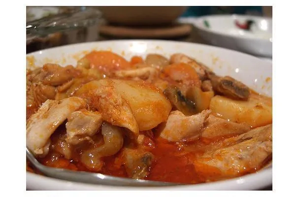 Kylling- og peanøttgryte