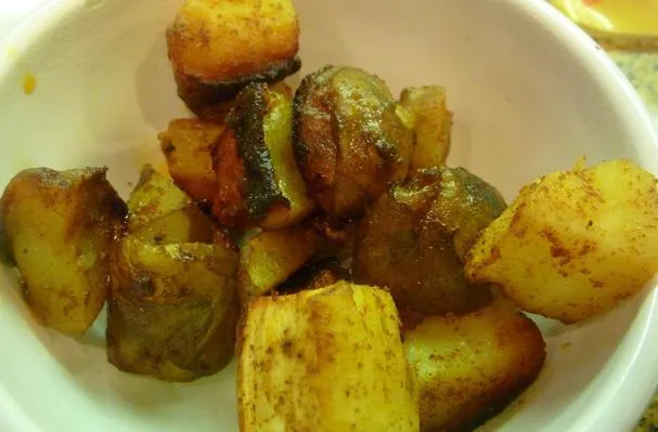 Chili-stekte jordskokker og pastinakker