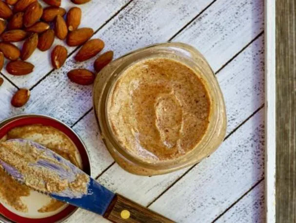 Mandelsmør med tahini og honning