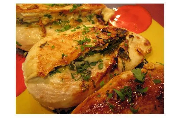 Koriander- og hvitløksfylte kyllingbryst